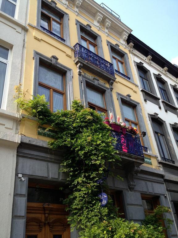 Hotel Les Bluets Brussel Bagian luar foto